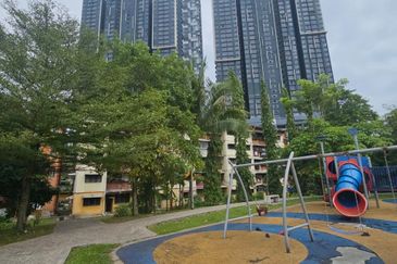 Flat at Bandar Baru Sentul near to LRT station 