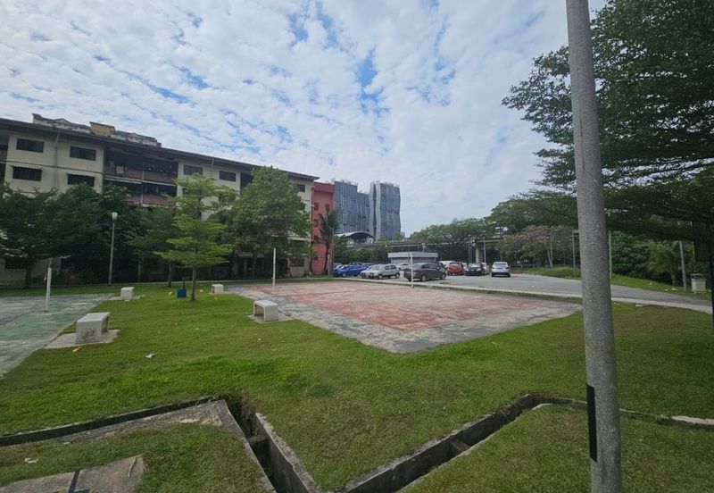 Flat at Bandar Baru Sentul near to LRT station 