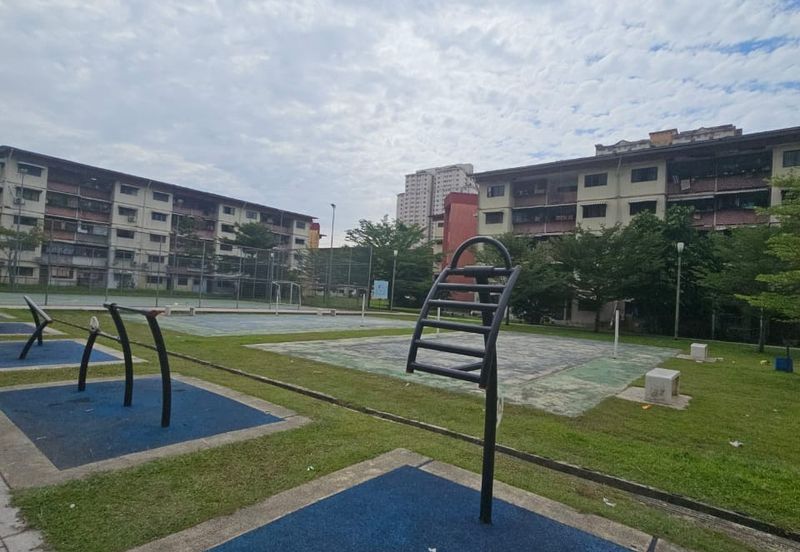 Flat at Bandar Baru Sentul near to LRT station 