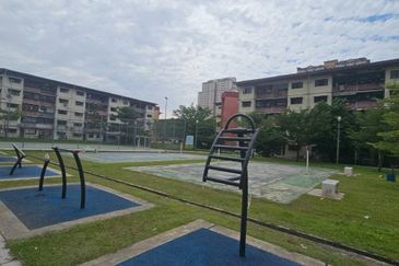 Flat at Bandar Baru Sentul near to LRT station 