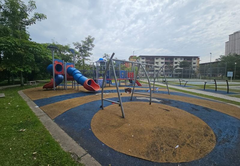 Flat at Bandar Baru Sentul near to LRT station 