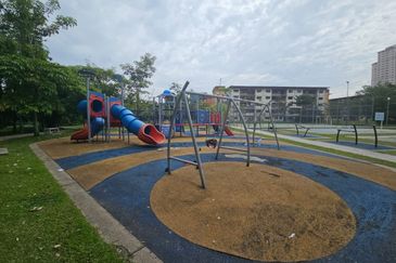 Flat at Bandar Baru Sentul near to LRT station 