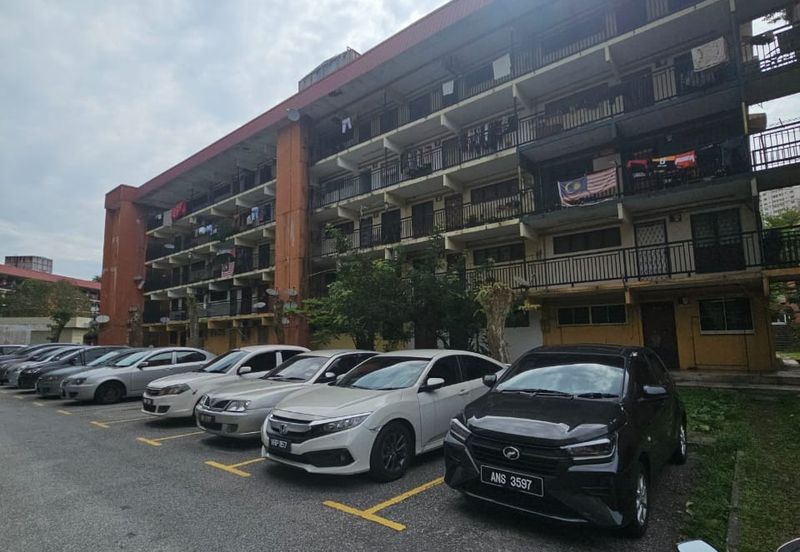Flat at Bandar Baru Sentul near to LRT station 