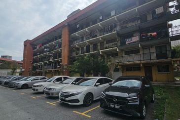 Flat at Bandar Baru Sentul near to LRT station 