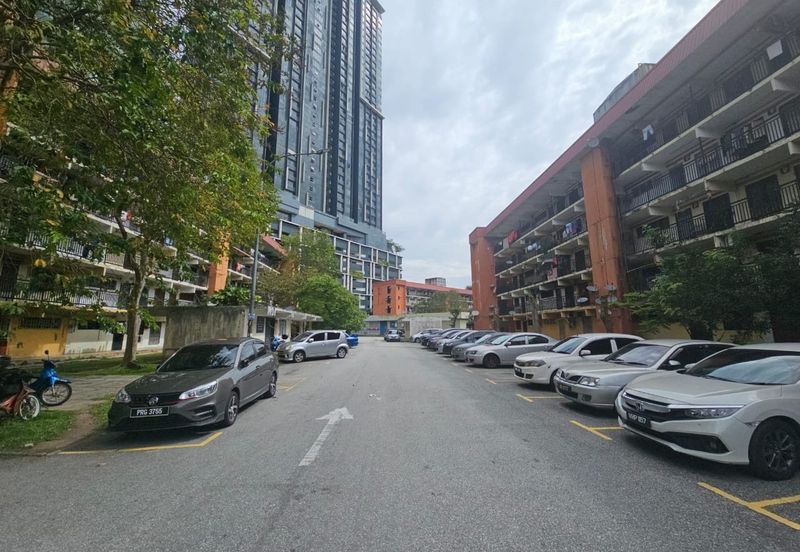 Flat at Bandar Baru Sentul near to LRT station 