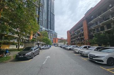 Flat at Bandar Baru Sentul near to LRT station 