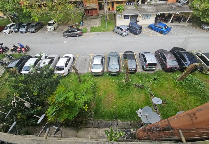 Flat at Bandar Baru Sentul near to LRT station 