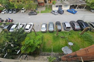 Flat at Bandar Baru Sentul near to LRT station 