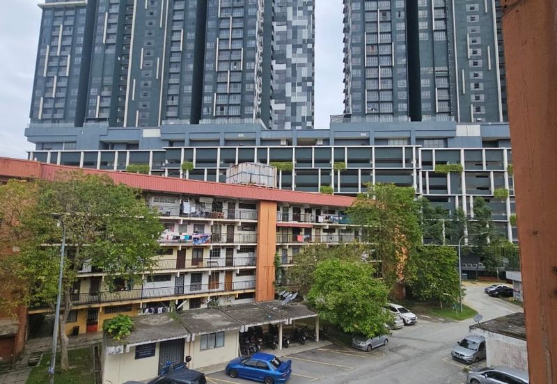 Flat at Bandar Baru Sentul near to LRT station 