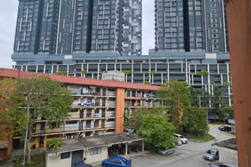 Flat at Bandar Baru Sentul near to LRT station 