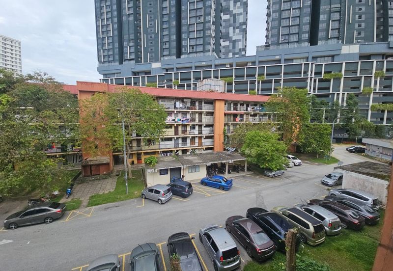 Flat at Bandar Baru Sentul near to LRT station 