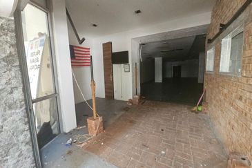 Corner Shoplot on Ground Floor at Tropics Shopping Center