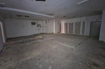 Corner Shoplot on Ground Floor at Tropics Shopping Center