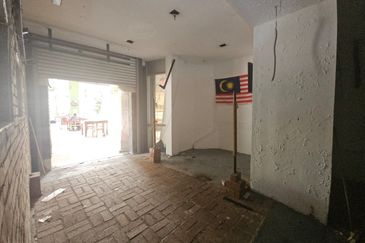 Corner Shoplot on Ground Floor at Tropics Shopping Center