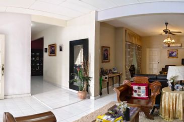 Jalan Suasana, Bandar Tun Hussein Onn