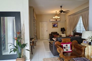 Jalan Suasana, Bandar Tun Hussein Onn