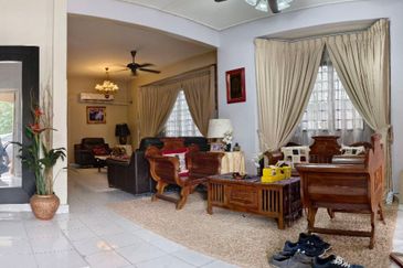 Jalan Suasana, Bandar Tun Hussein Onn