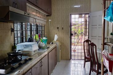 Jalan Suasana, Bandar Tun Hussein Onn