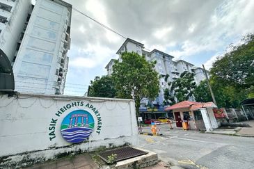 FULL LOAN RENOVATED  Apartment Tasik Heights Bandar Tasik Selatan Cheras Kuala Lumpur FOR SALE