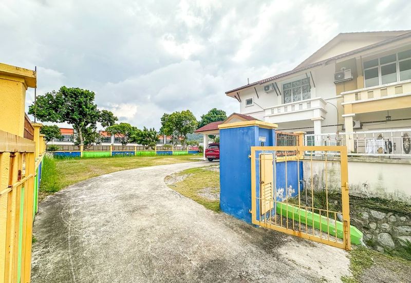 HUGE LAND CORNER LOT Double Storey Semi Detached Cluster Jalan Alam Suria Puncak Alam FOR SALE