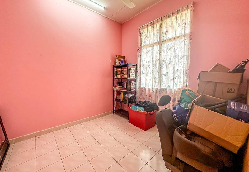 HUGE LAND CORNER LOT Double Storey Semi Detached Cluster Jalan Alam Suria Puncak Alam FOR SALE