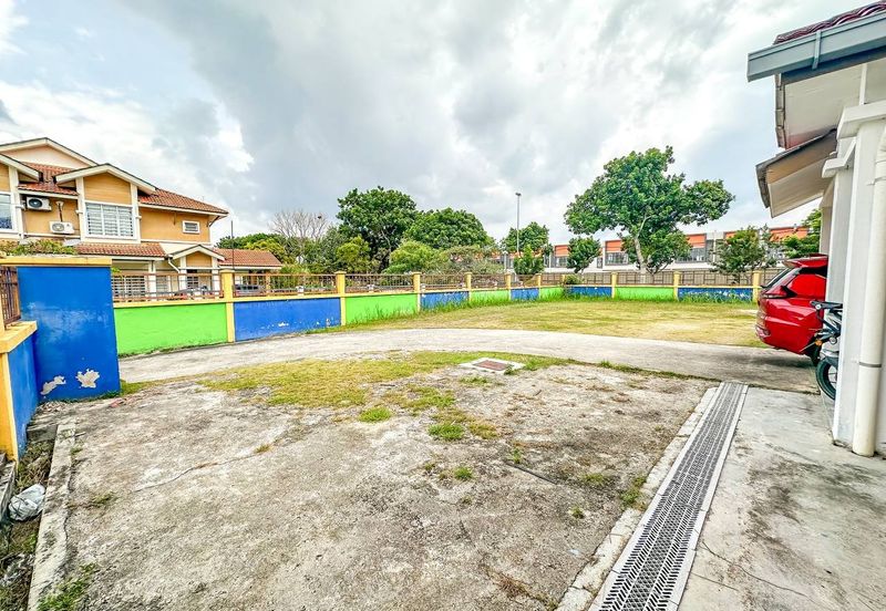 HUGE LAND CORNER LOT Double Storey Semi Detached Cluster Jalan Alam Suria Puncak Alam FOR SALE