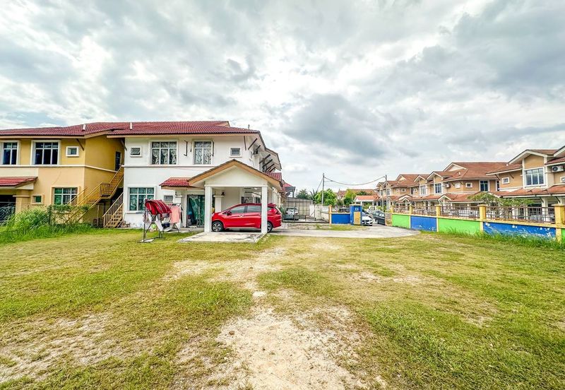 HUGE LAND CORNER LOT Double Storey Semi Detached Cluster Jalan Alam Suria Puncak Alam FOR SALE