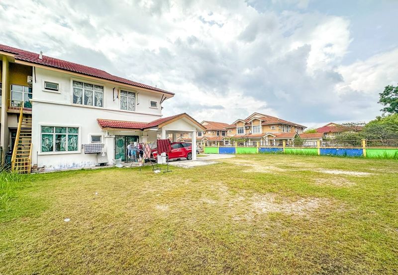 HUGE LAND CORNER LOT Double Storey Semi Detached Cluster Jalan Alam Suria Puncak Alam FOR SALE