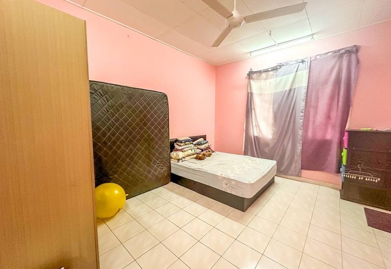 HUGE LAND CORNER LOT Double Storey Semi Detached Cluster Jalan Alam Suria Puncak Alam FOR SALE