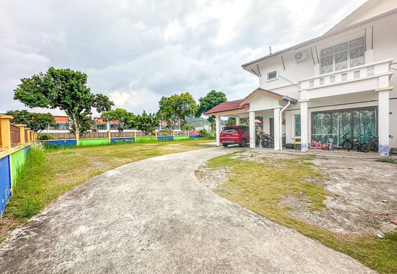 HUGE LAND CORNER LOT Double Storey Semi Detached Cluster Jalan Alam Suria Puncak Alam FOR SALE