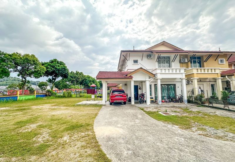 HUGE LAND CORNER LOT Double Storey Semi Detached Cluster Jalan Alam Suria Puncak Alam FOR SALE