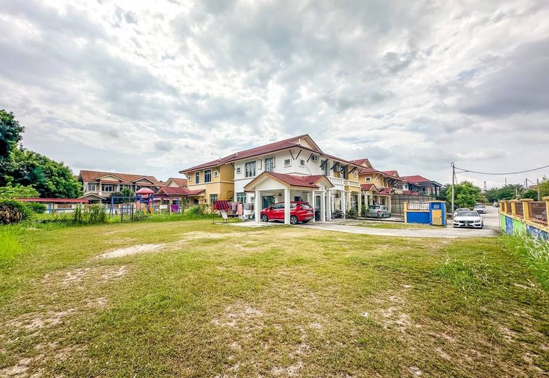 HUGE LAND CORNER LOT Double Storey Semi Detached Cluster Jalan Alam Suria Puncak Alam FOR SALE