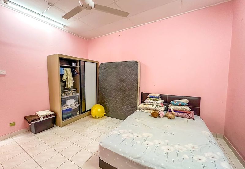 HUGE LAND CORNER LOT Double Storey Semi Detached Cluster Jalan Alam Suria Puncak Alam FOR SALE