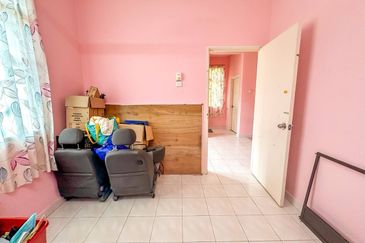 HUGE LAND CORNER LOT Double Storey Semi Detached Cluster Jalan Alam Suria Puncak Alam FOR SALE