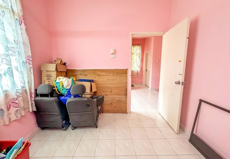 HUGE LAND CORNER LOT Double Storey Semi Detached Cluster Jalan Alam Suria Puncak Alam FOR SALE