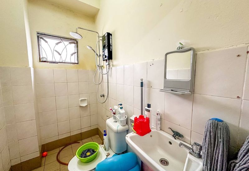 HUGE LAND CORNER LOT Double Storey Semi Detached Cluster Jalan Alam Suria Puncak Alam FOR SALE