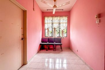 HUGE LAND CORNER LOT Double Storey Semi Detached Cluster Jalan Alam Suria Puncak Alam FOR SALE