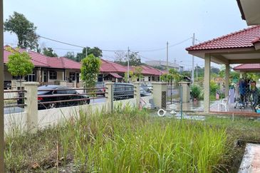 Taman Salak Suria