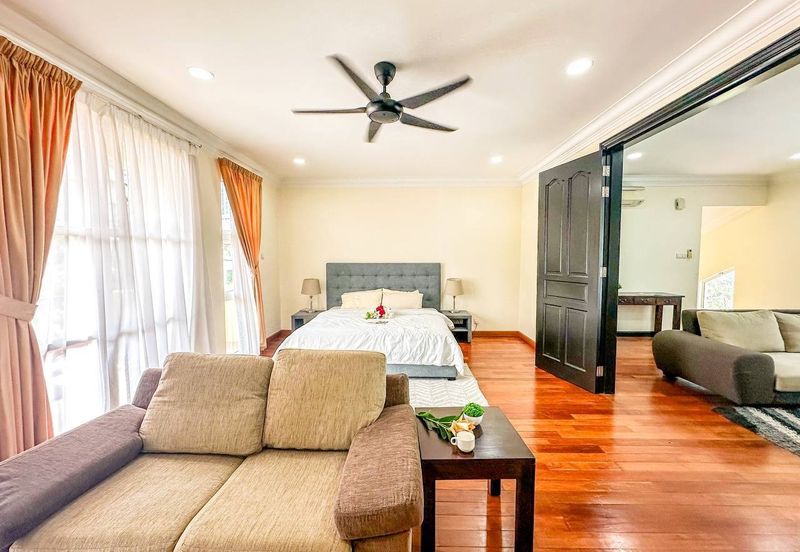 Kiara Peak (Puncak Kiara)