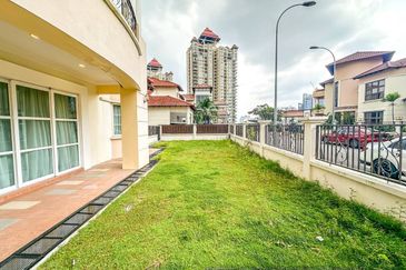 Kiara Peak (Puncak Kiara)