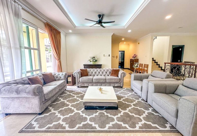 Kiara Peak (Puncak Kiara)