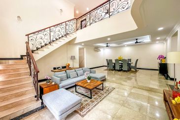 Kiara Peak (Puncak Kiara)