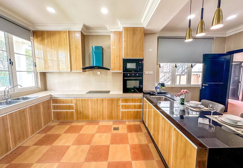 Kiara Peak (Puncak Kiara)