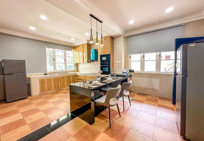 Kiara Peak (Puncak Kiara)