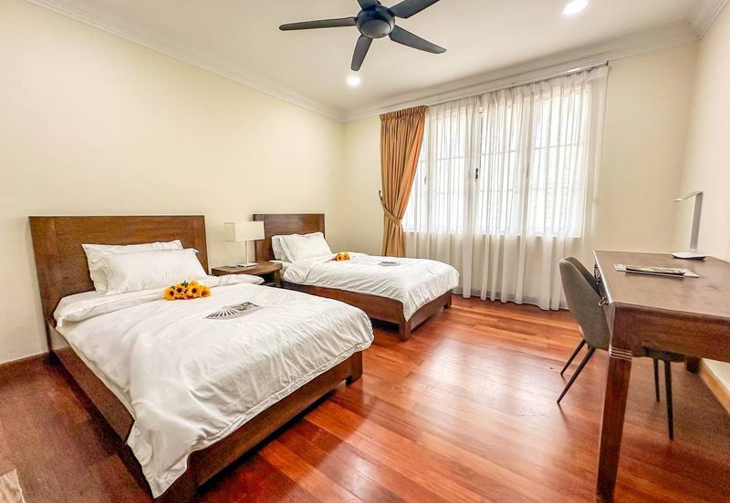 Kiara Peak (Puncak Kiara)