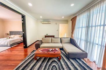 Kiara Peak (Puncak Kiara)