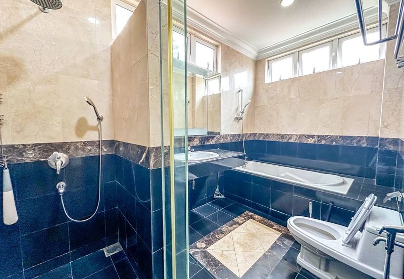 Kiara Peak (Puncak Kiara)