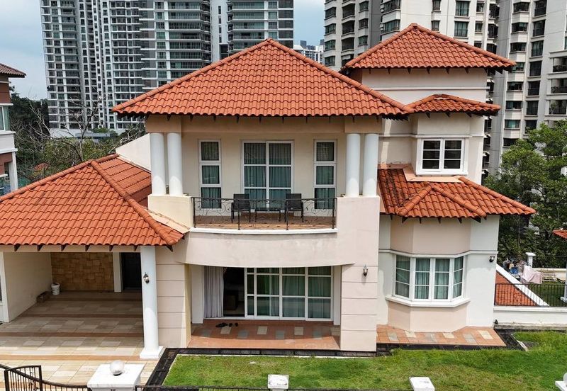 Kiara Peak (Puncak Kiara)