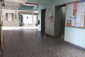 Pangsapuri Putra Harmoni, Precint 9