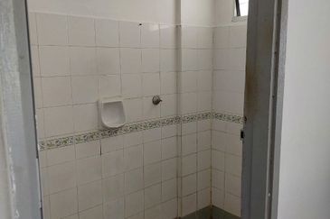 Pangsapuri Putra Harmoni, Precint 9